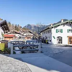 Bernstein Apartament